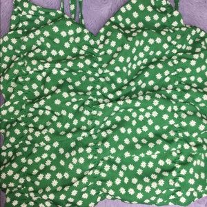 Cute green white flower string top🤍NEW